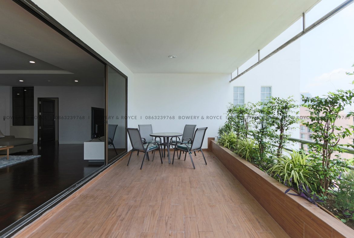 Immaculate Three Bedroom Plus Maid Apartment for Rent in Thong Lor