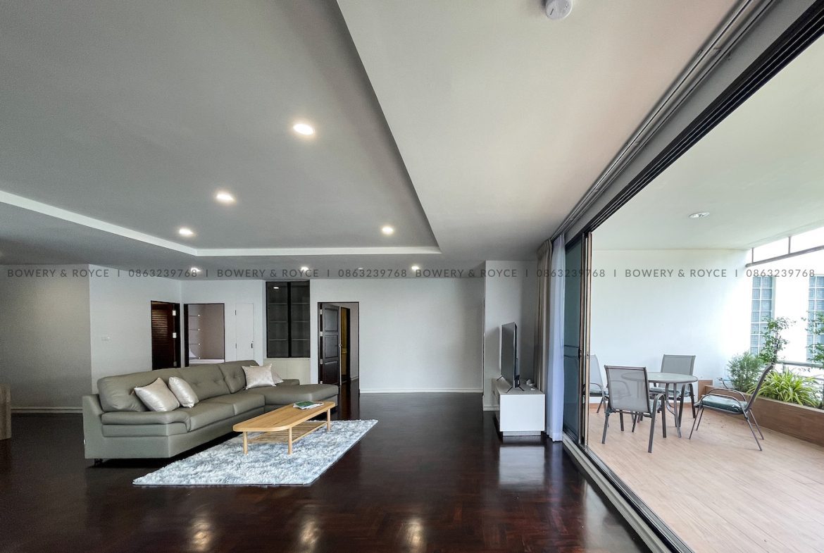 Immaculate Three Bedroom Plus Maid Apartment for Rent in Thong Lor
