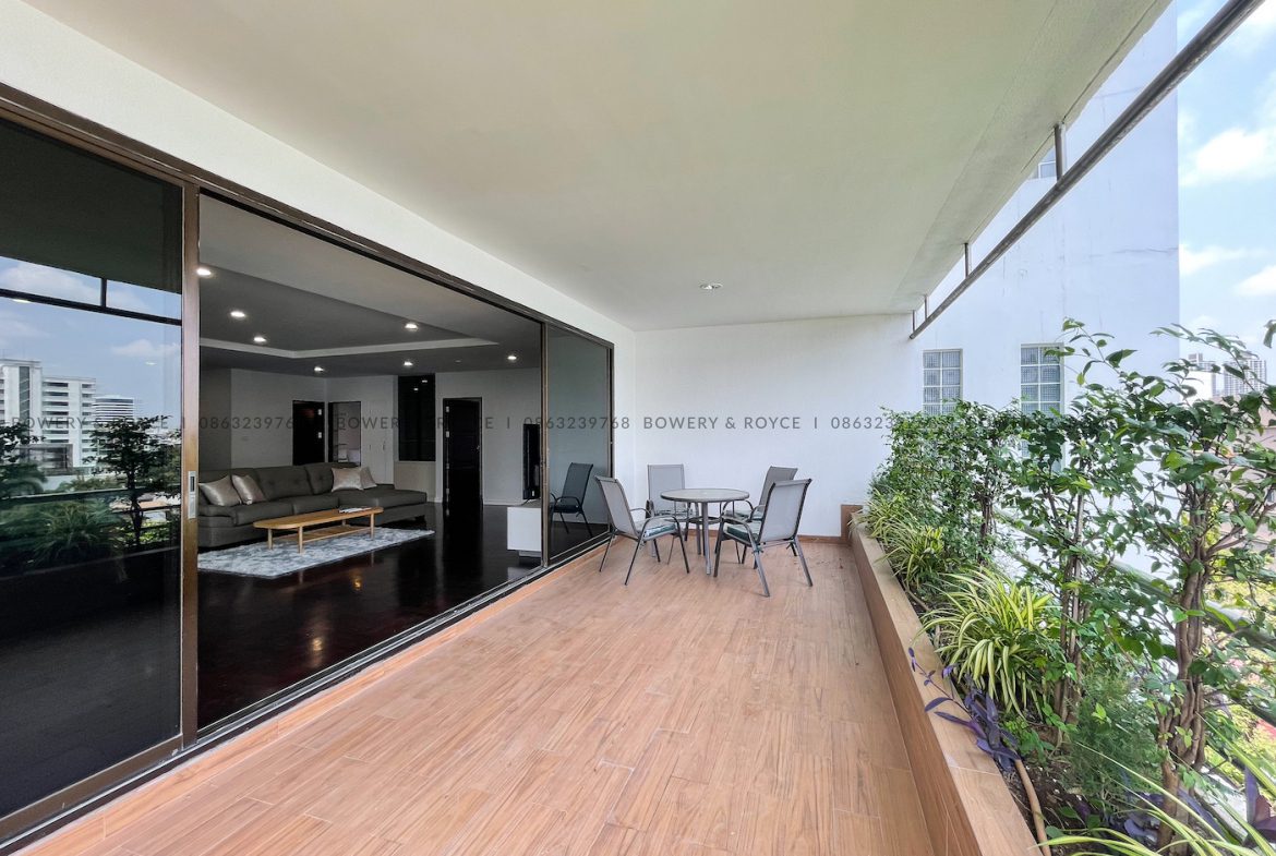 Immaculate Three Bedroom Plus Maid Apartment for Rent in Thong Lor