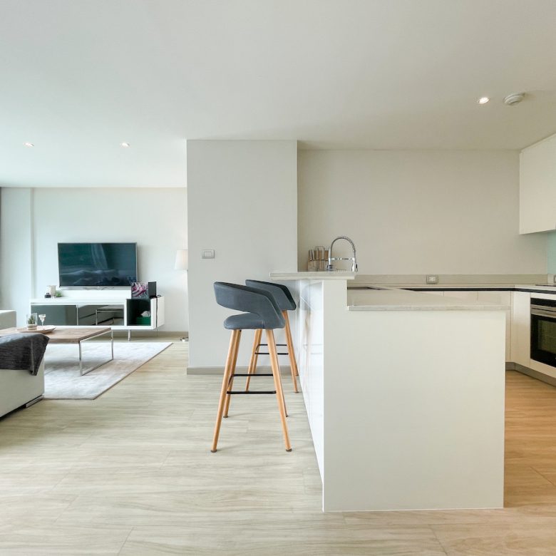 Immaculate and Beautifully Renovated One Bed Plus Office for Rent in Thong Lor