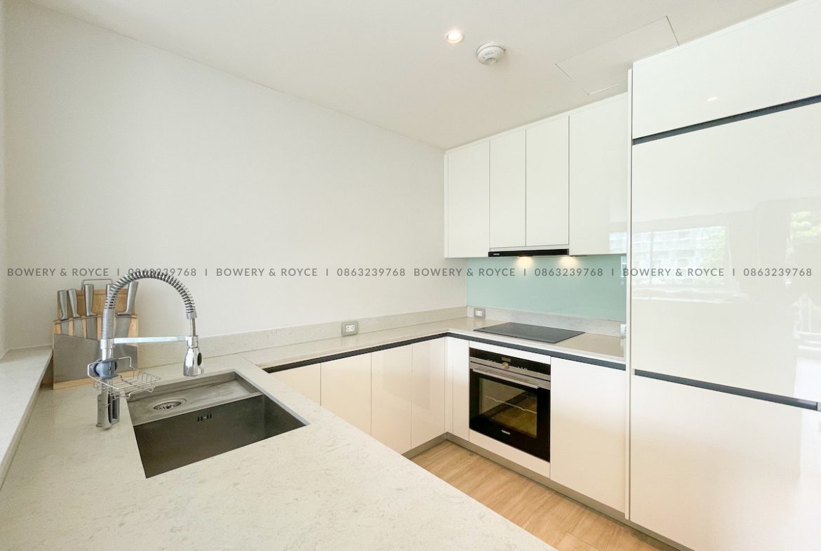 Immaculate and Beautifully Renovated One Bed Plus Office for Rent in Thong Lor