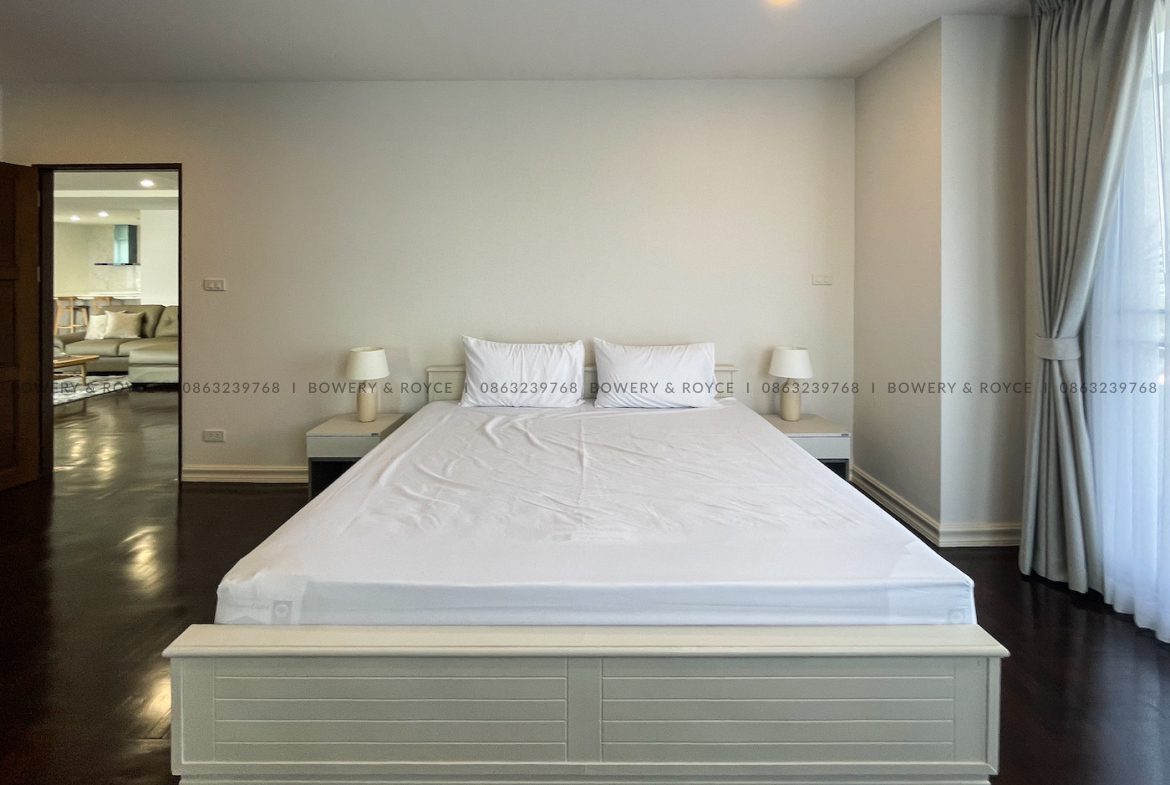 Immaculate Three Bedroom Plus Maid Apartment for Rent in Thong Lor