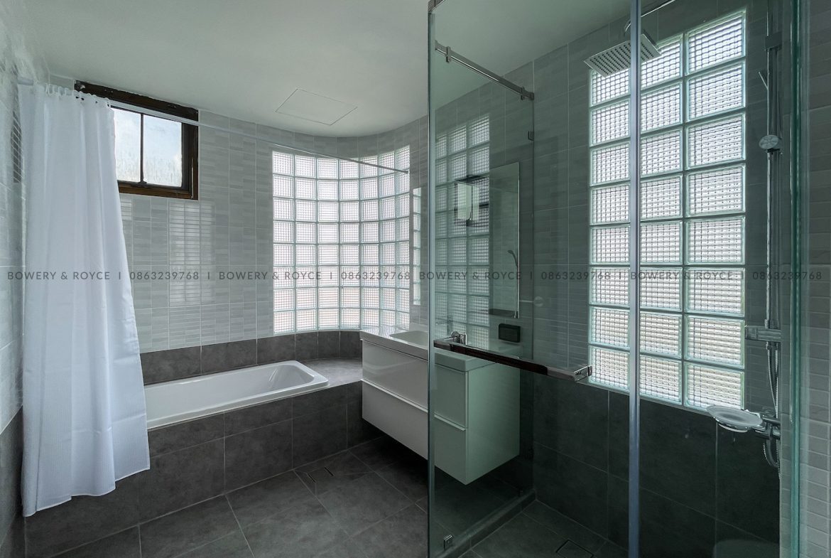 Immaculate Three Bedroom Plus Maid Apartment for Rent in Thong Lor