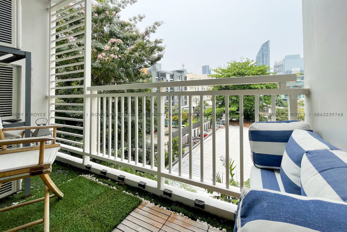 Immaculate and Beautifully Renovated One Bed Plus Office for Rent in Thong Lor