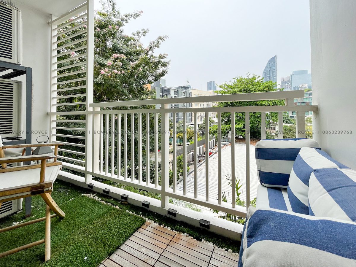 Immaculate and Beautifully Renovated One Bed Plus Office for Rent in Thong Lor