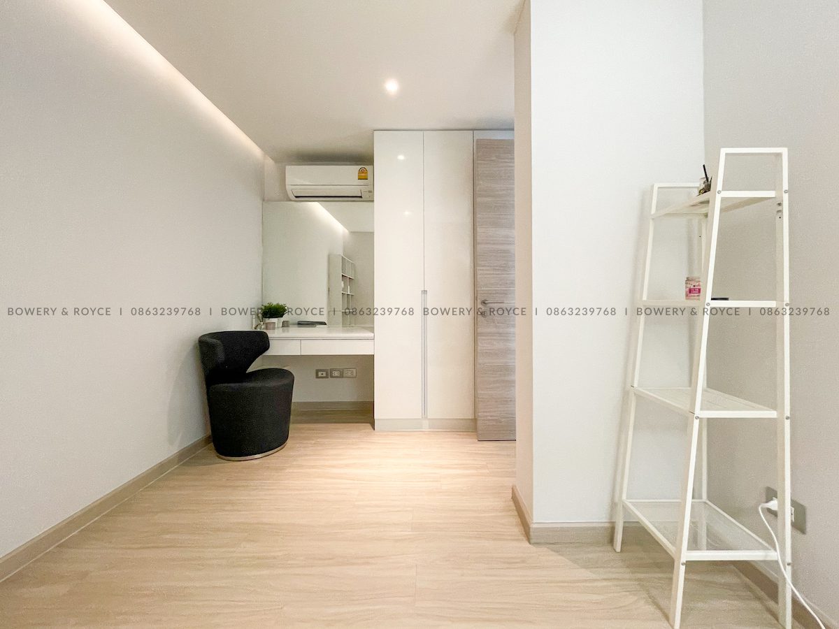 Immaculate and Beautifully Renovated One Bed Plus Office for Rent in Thong Lor