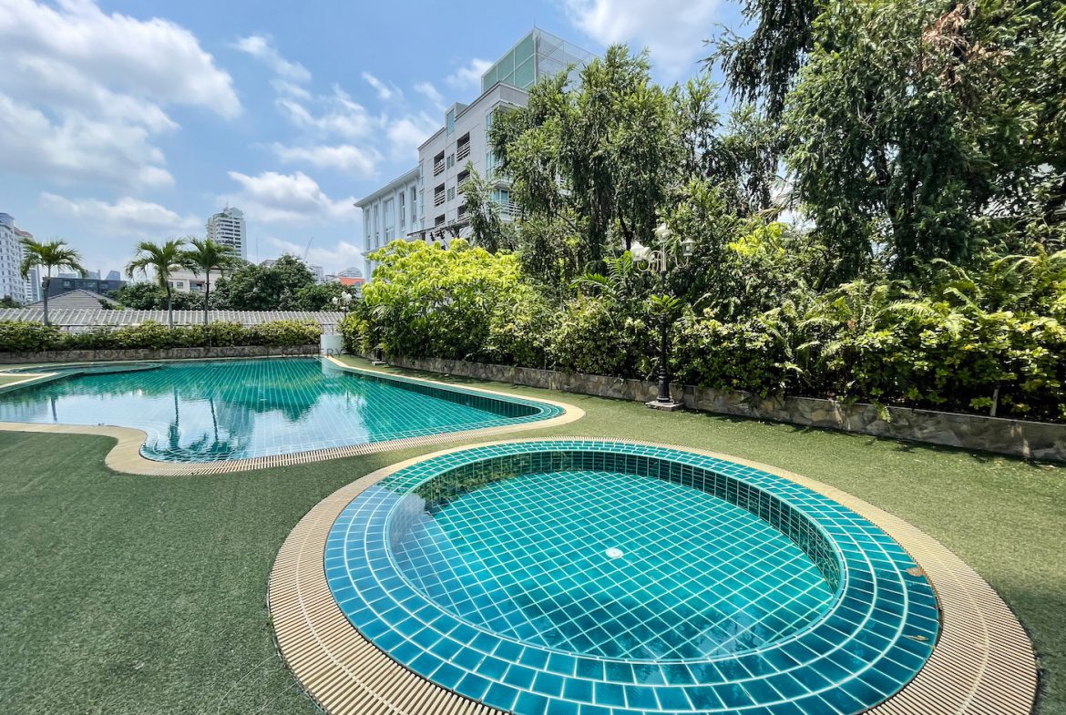 Immaculate Three Bedroom Plus Maid Apartment for Rent in Thong Lor