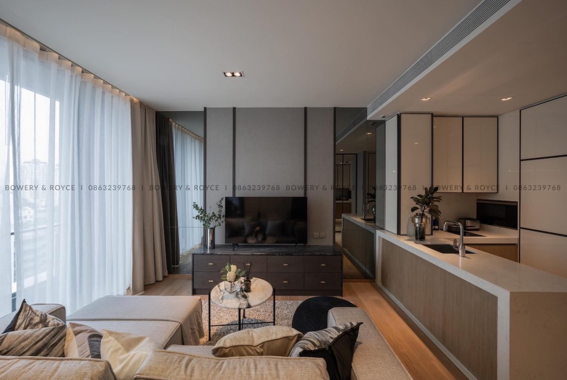 We are pleased to present this eclectic, vintage styled one bedroom condo for rent in Thong Lor which boasts stunning city views and modern interior throughout.