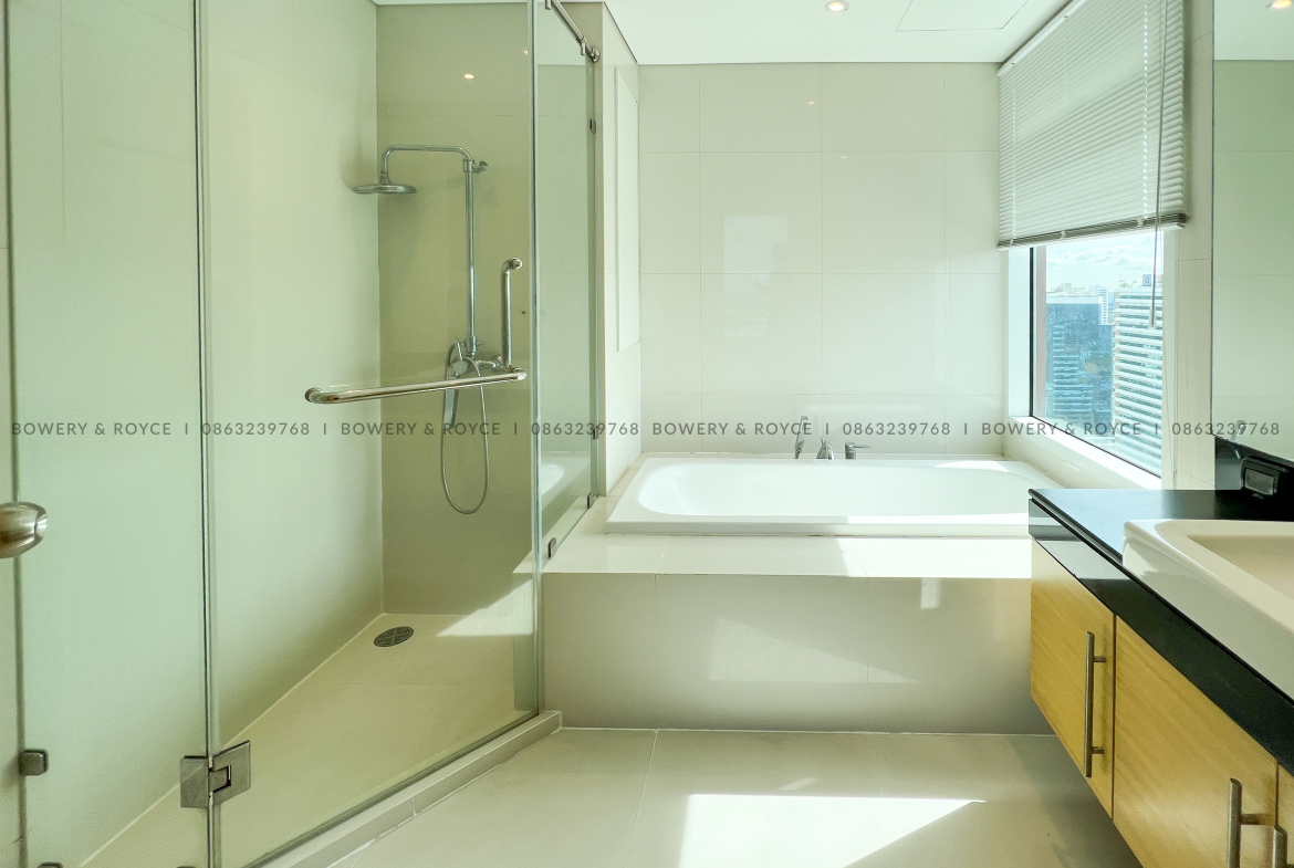 Large Three Bedroom Plus Maid Condo for Rent in Ekkamai