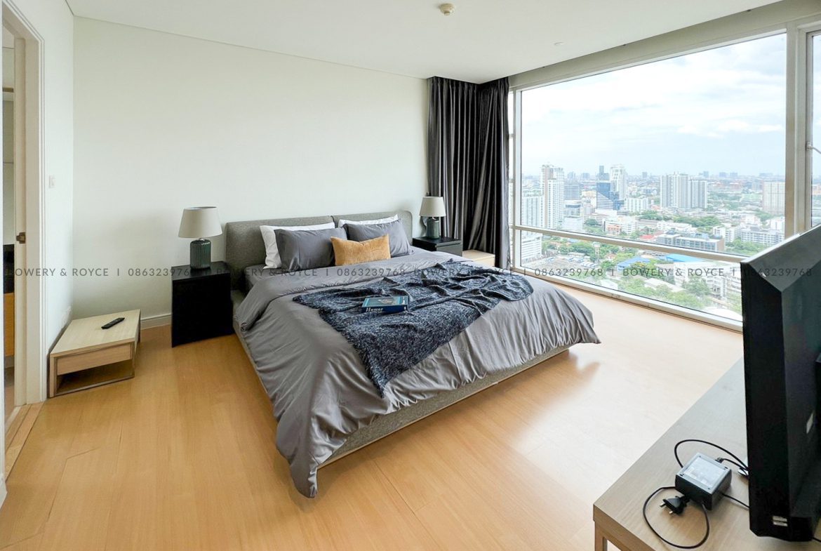 Large Three Bedroom Plus Maid Condo for Rent in Ekkamai