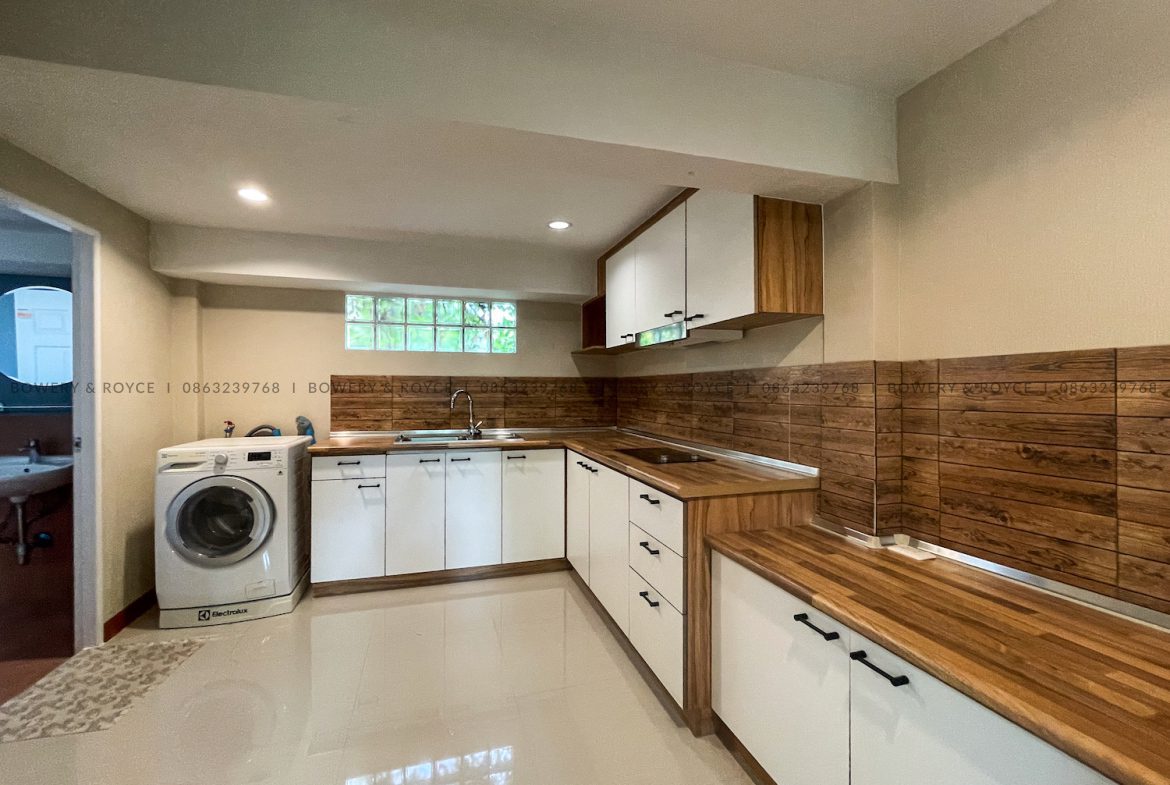 Thai Style Two Bedroom Townhouse for Rent in Thong Lor