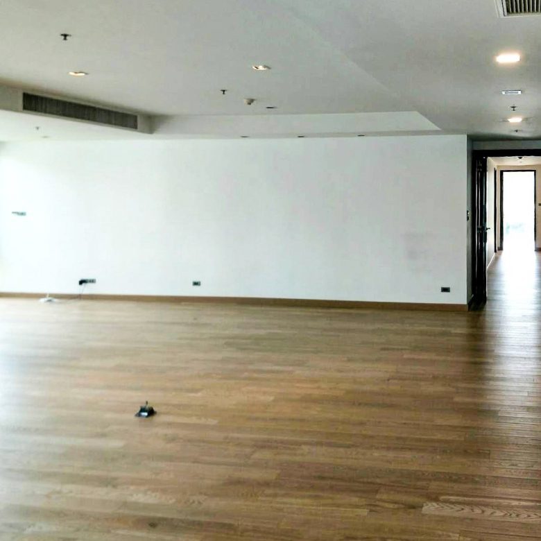 Large Unfurnished Four Bedroom Pet Friendly Condo for Rent in Phrom Phong
