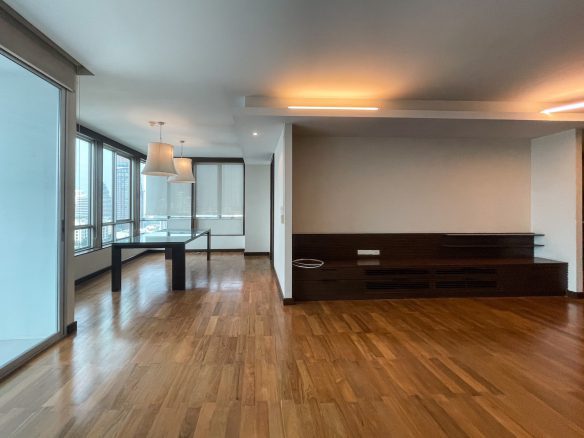 Spacious Three Bedroom Plus Maid Quarter Apartment for Rent in Thong Lor