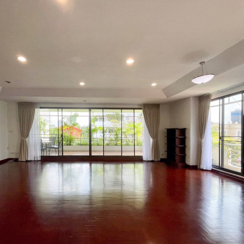 Spacious Three Bedroom Pet Friendly Apartment for Rent in Thong Lor