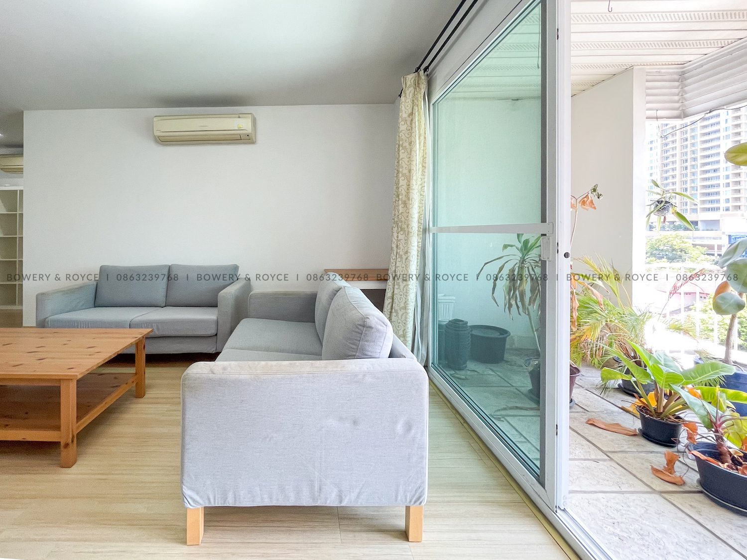 1.living-room-10 Large Three Bedroom Condo for Rent in Phrom Phong