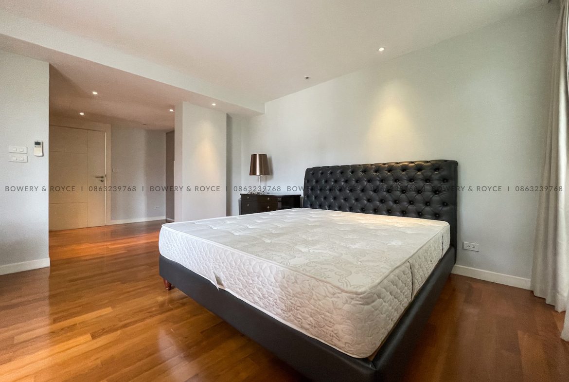 Spacious and Modern Three Bedroom Condo for Rent in Thong Lor
