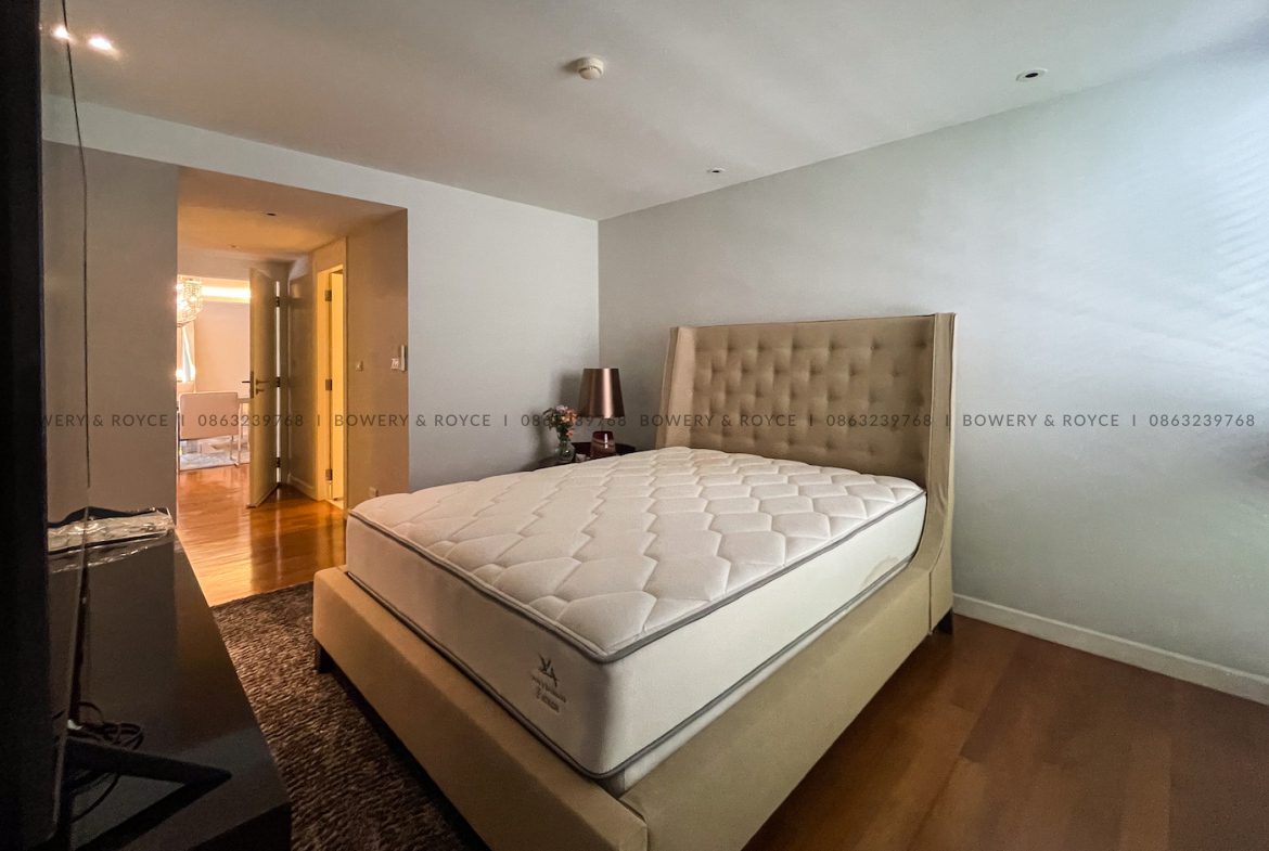Spacious and Modern Three Bedroom Condo for Rent in Thong Lor