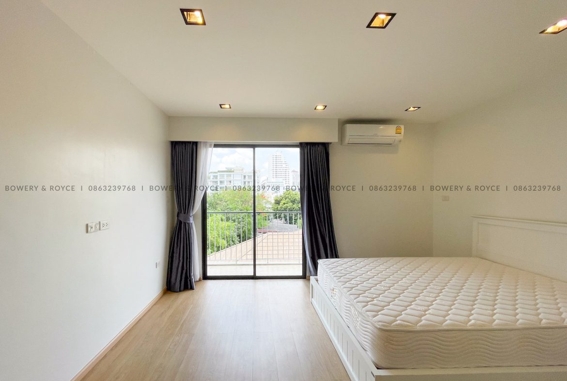 Professional Design Three Bedroom Pet Friendly Apartment for Rent in Thong Lor