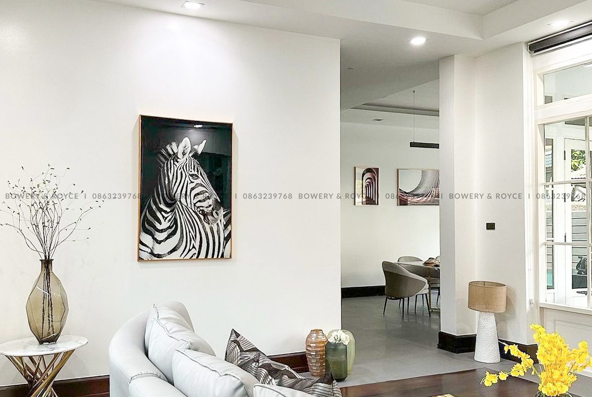Beautiful Four Bedroom Detached House with Private Pool For Rent in Thong Lor
