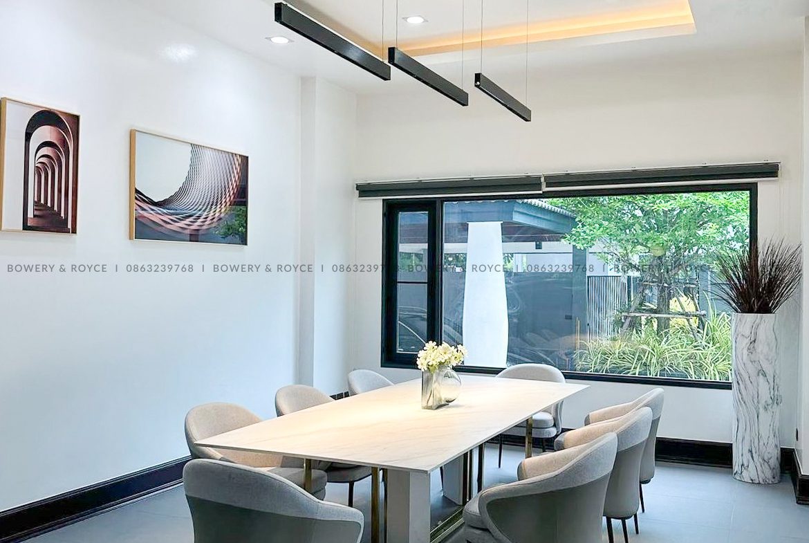 Beautiful Four Bedroom Detached House with Private Pool For Rent in Thong Lor