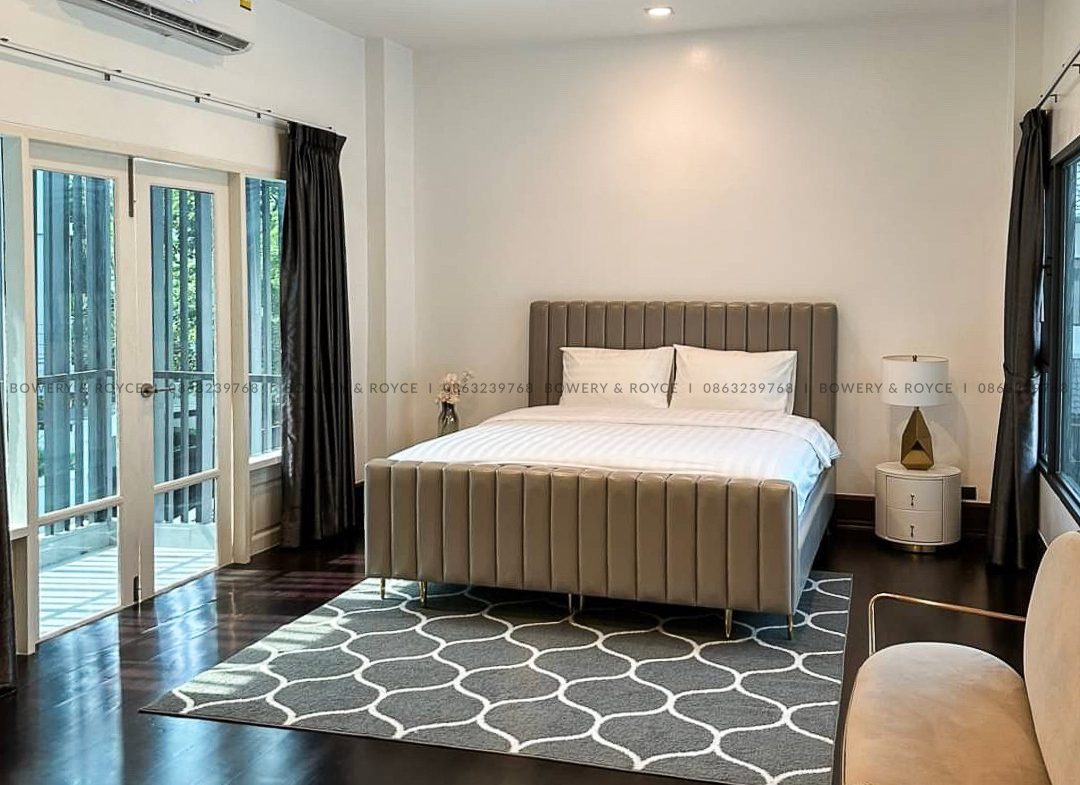 Beautiful Four Bedroom Detached House with Private Pool For Rent in Thong Lor