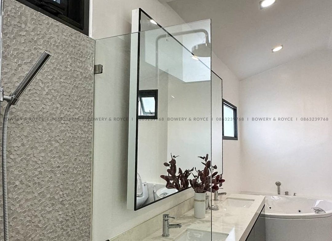 Beautiful Four Bedroom Detached House with Private Pool For Rent in Thong Lor