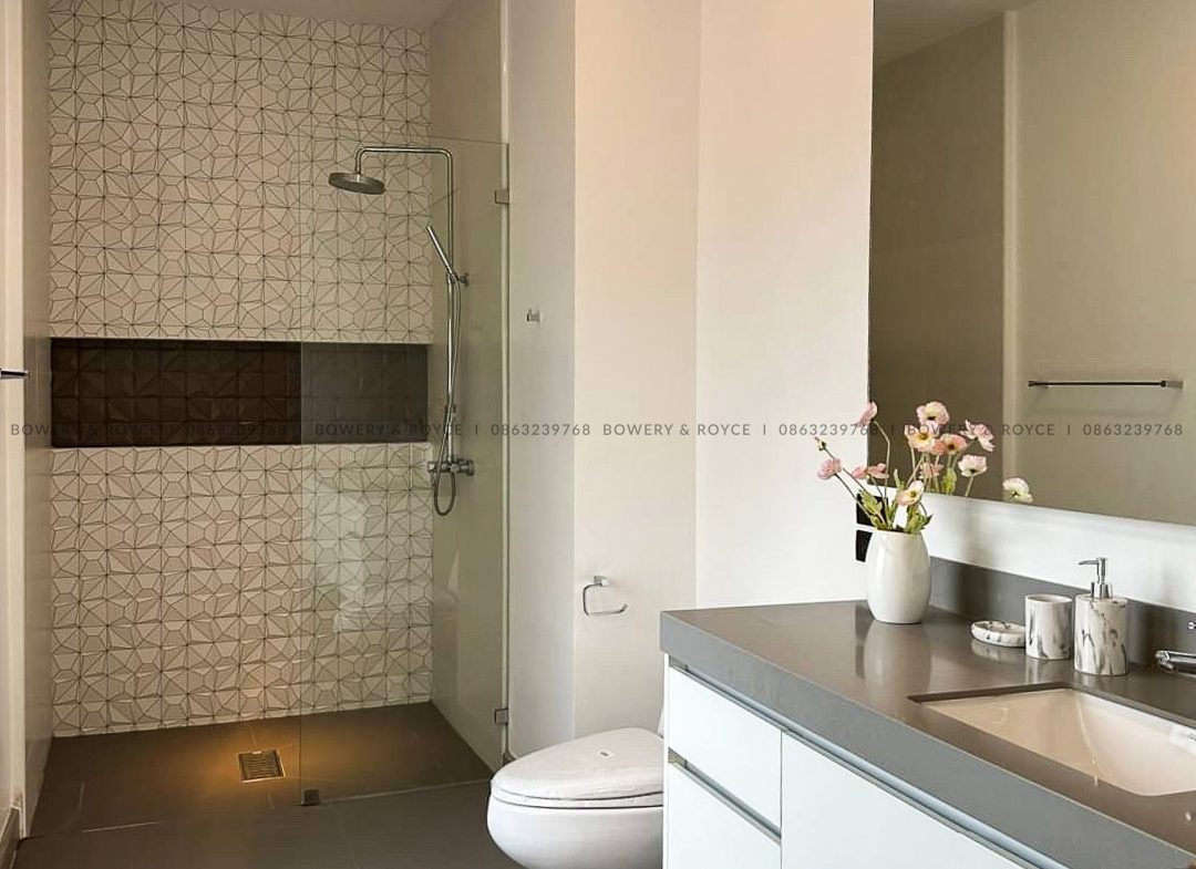 Beautiful Four Bedroom Detached House with Private Pool For Rent in Thong Lor
