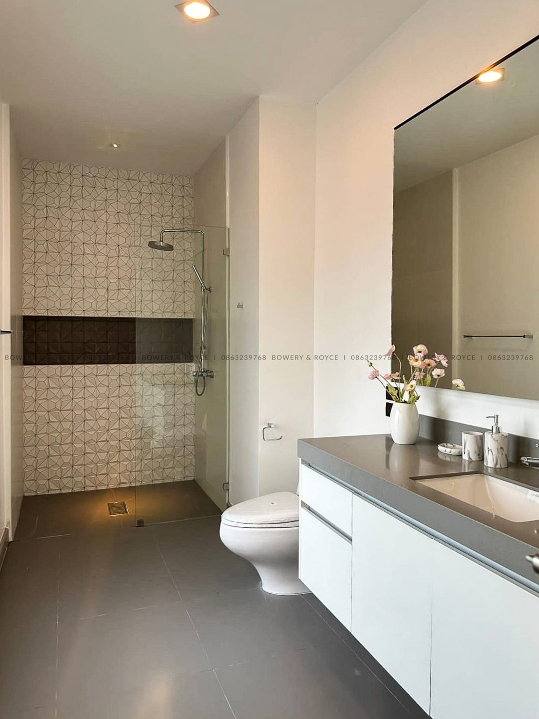 Beautiful Four Bedroom Detached House with Private Pool For Rent in Thong Lor