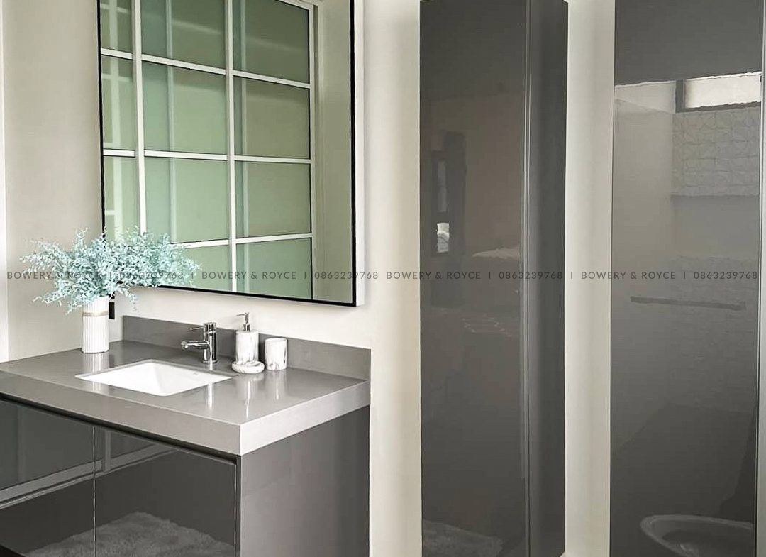 Beautiful Four Bedroom Detached House with Private Pool For Rent in Thong Lor