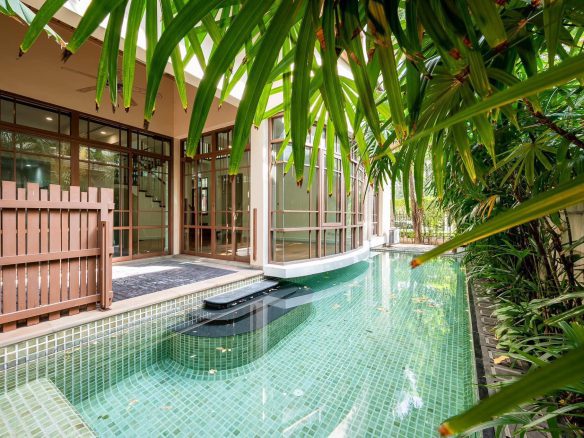 Modern Four Bedroom with Private Pool Detached House for Rent in Phra Khanong
