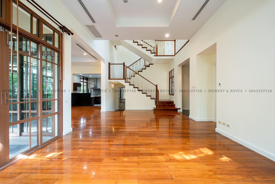 Modern Four Bedroom with Private Pool Detached House for Rent in Phra Khanong