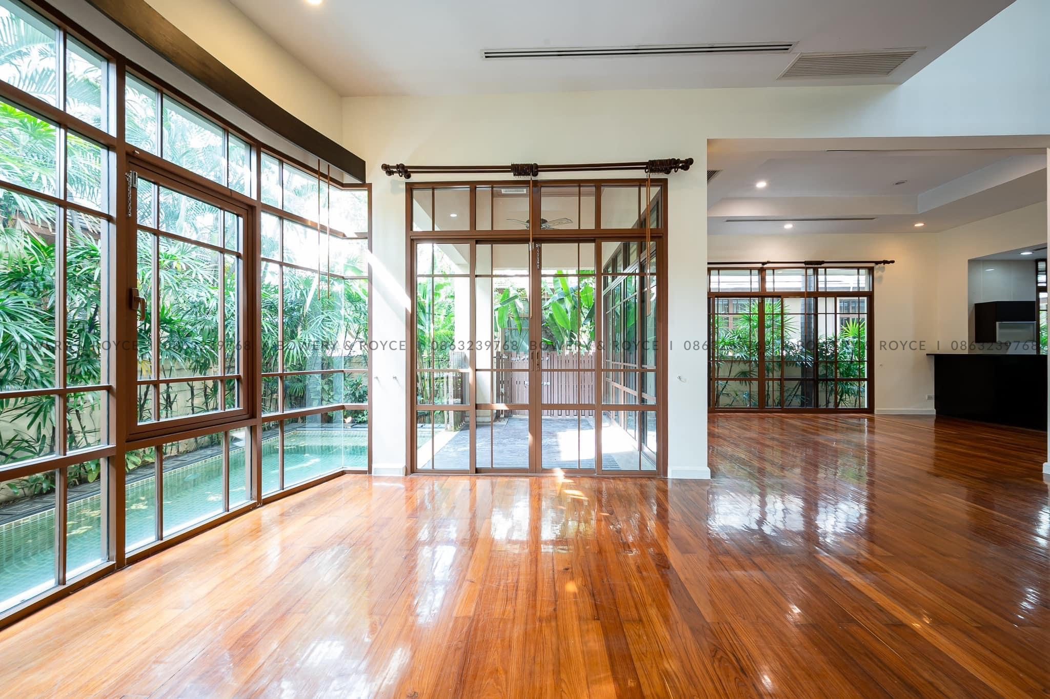 Modern Four Bedroom with Private Pool Detached House for Rent in Phra Khanong