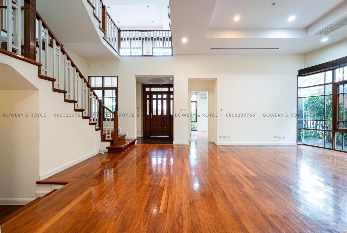Modern Four Bedroom with Private Pool Detached House for Rent in Phra Khanong