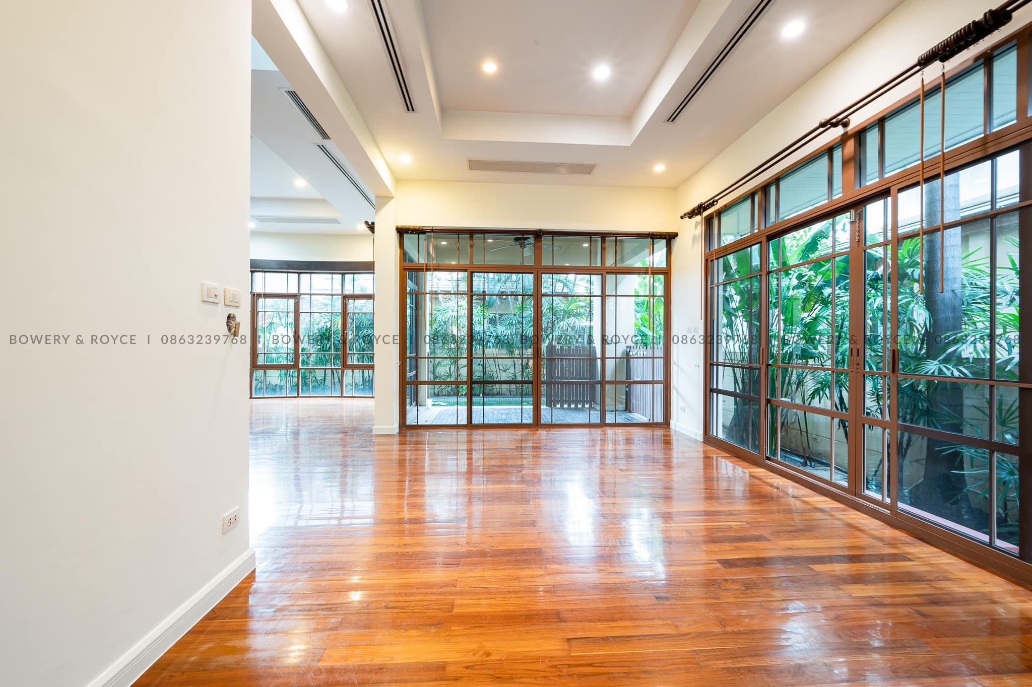 Modern Four Bedroom with Private Pool Detached House for Rent in Phra Khanong