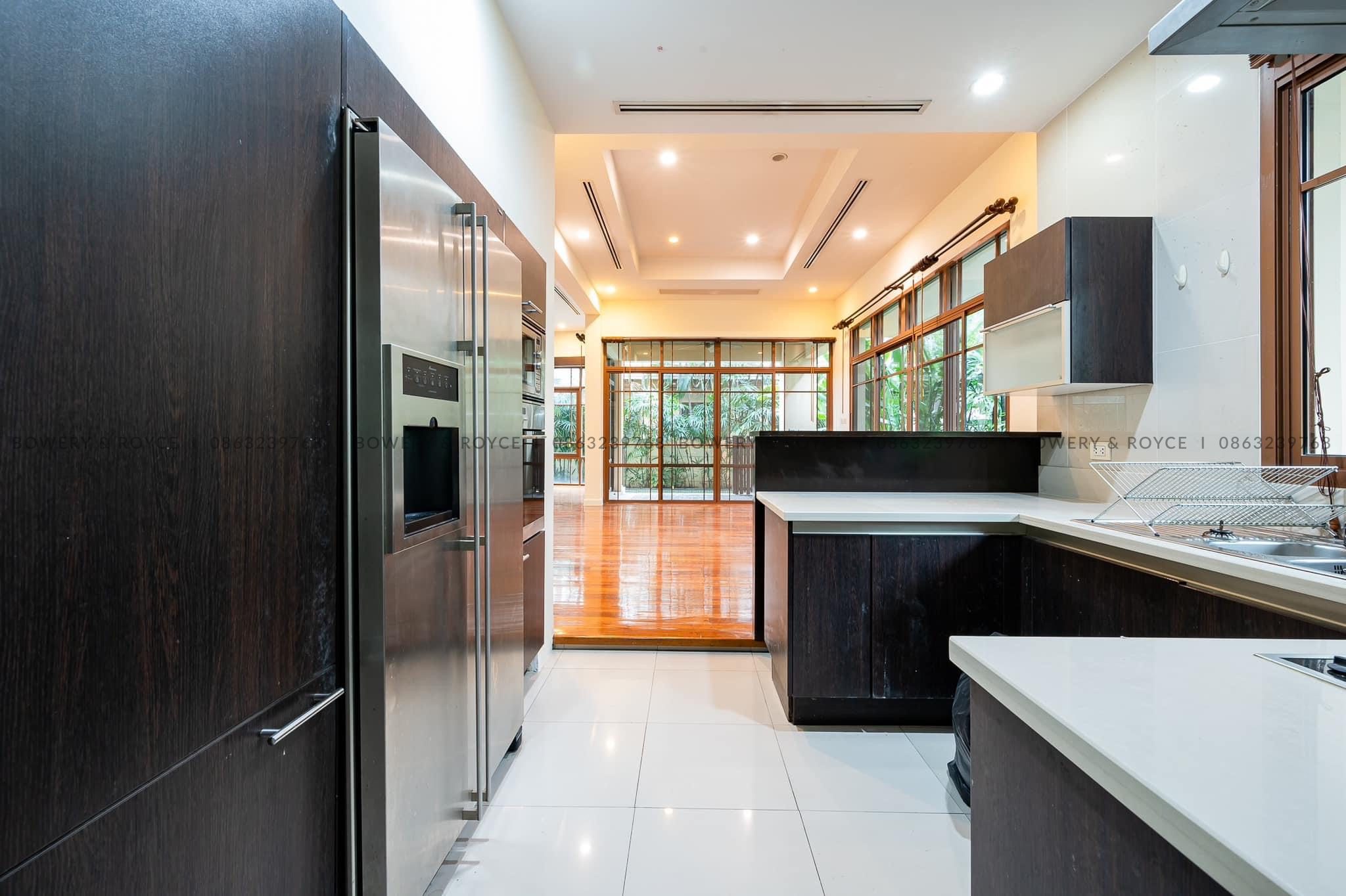 Modern Four Bedroom with Private Pool Detached House for Rent in Phra Khanong