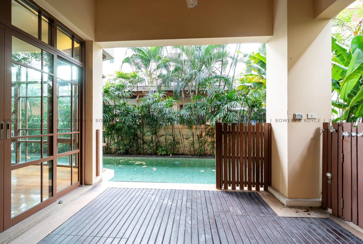 Modern Four Bedroom with Private Pool Detached House for Rent in Phra Khanong