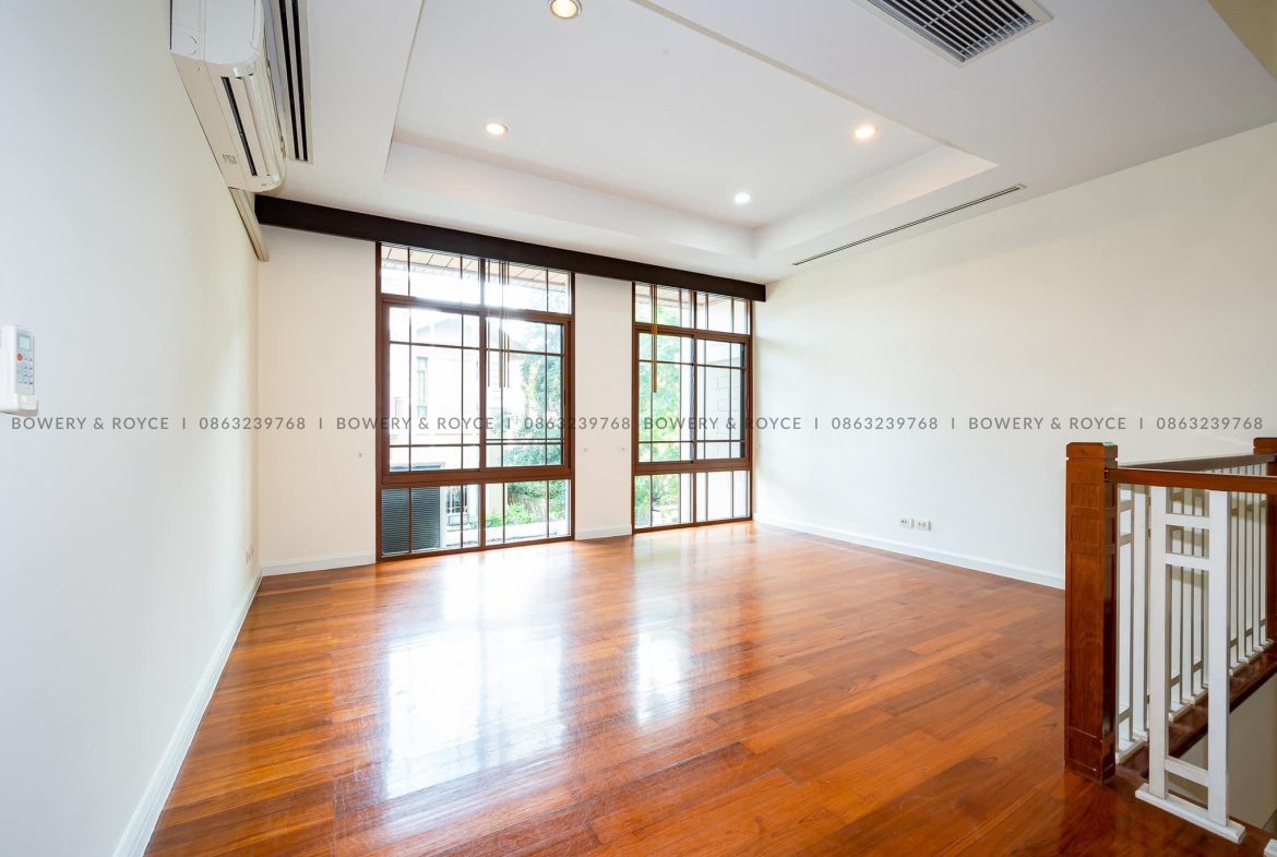 Modern Four Bedroom with Private Pool Detached House for Rent in Phra Khanong