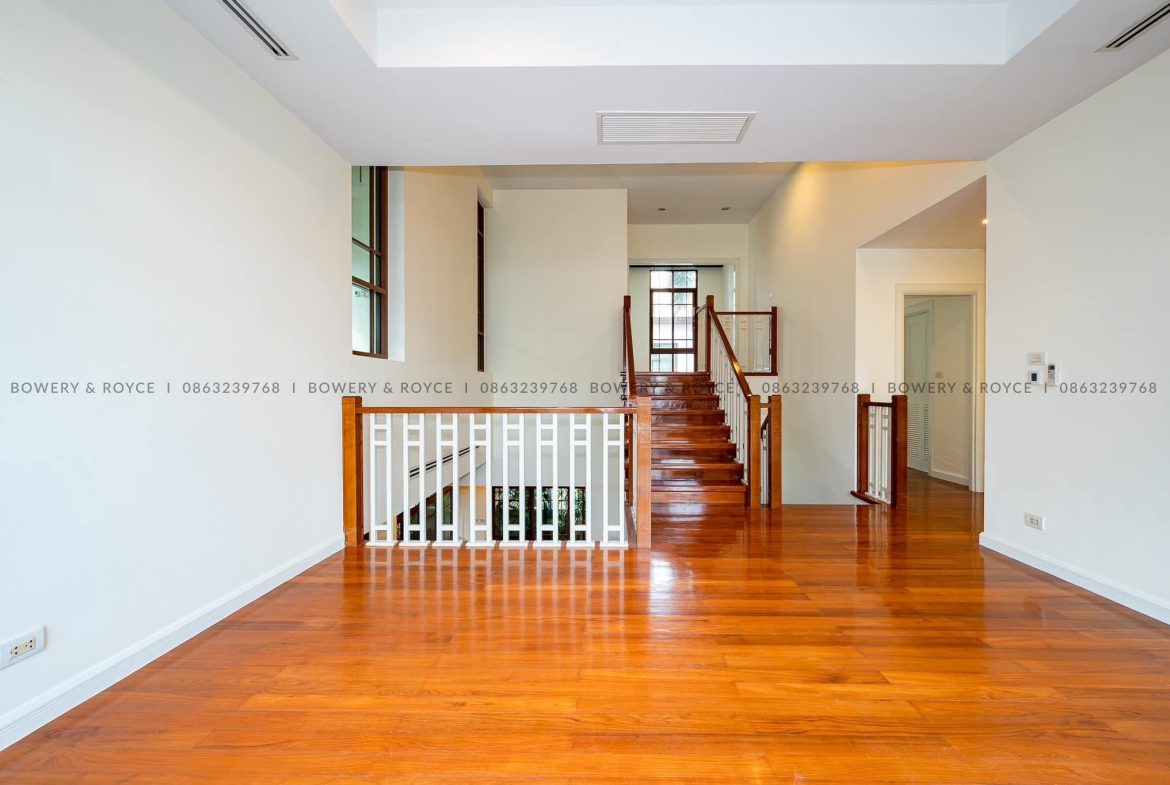 Modern Four Bedroom with Private Pool Detached House for Rent in Phra Khanong