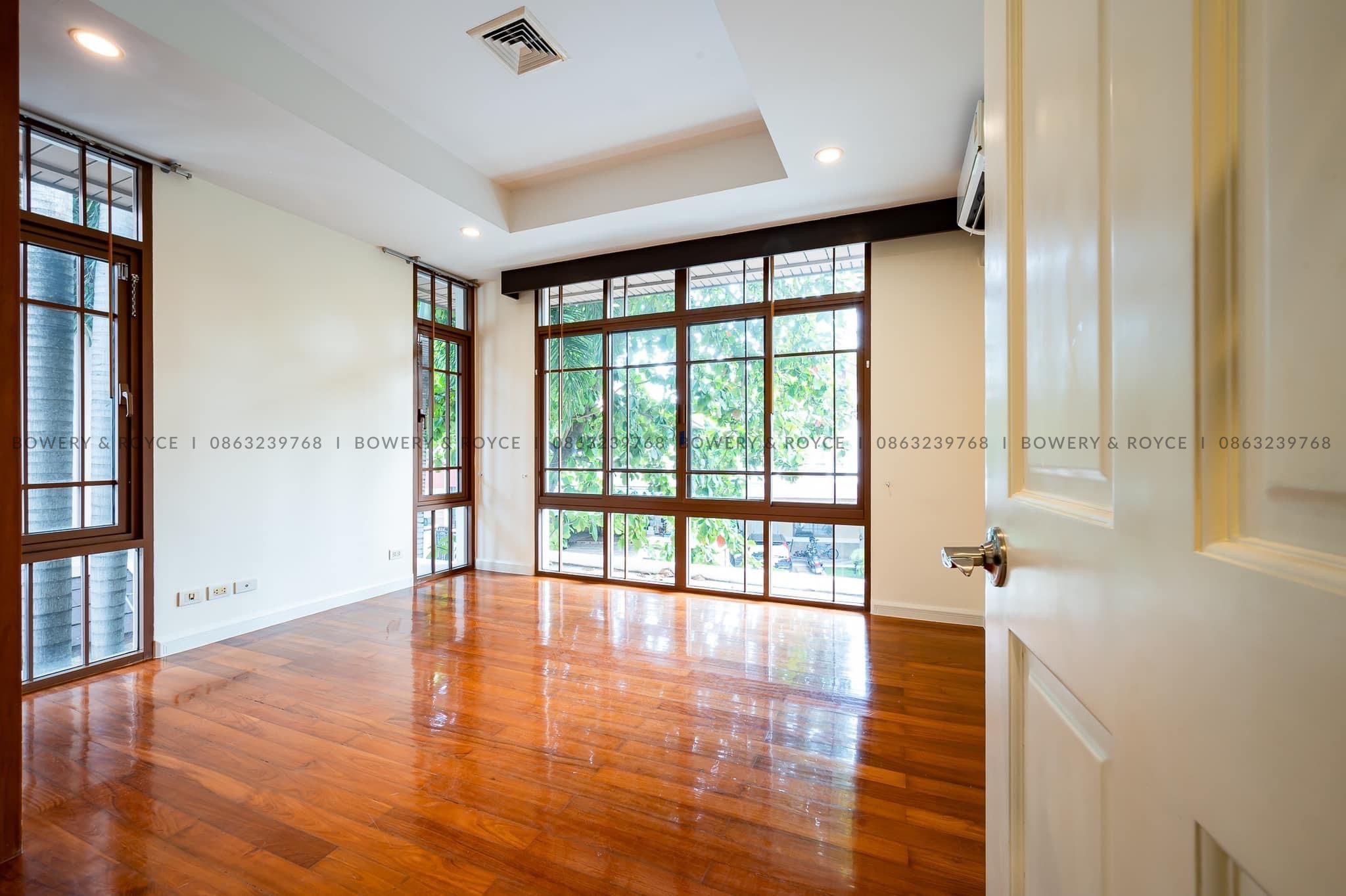 Modern Four Bedroom with Private Pool Detached House for Rent in Phra Khanong