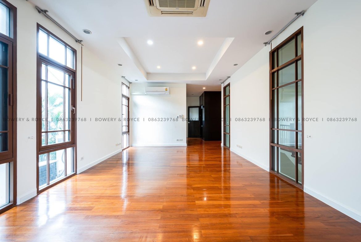 Modern Four Bedroom with Private Pool Detached House for Rent in Phra Khanong