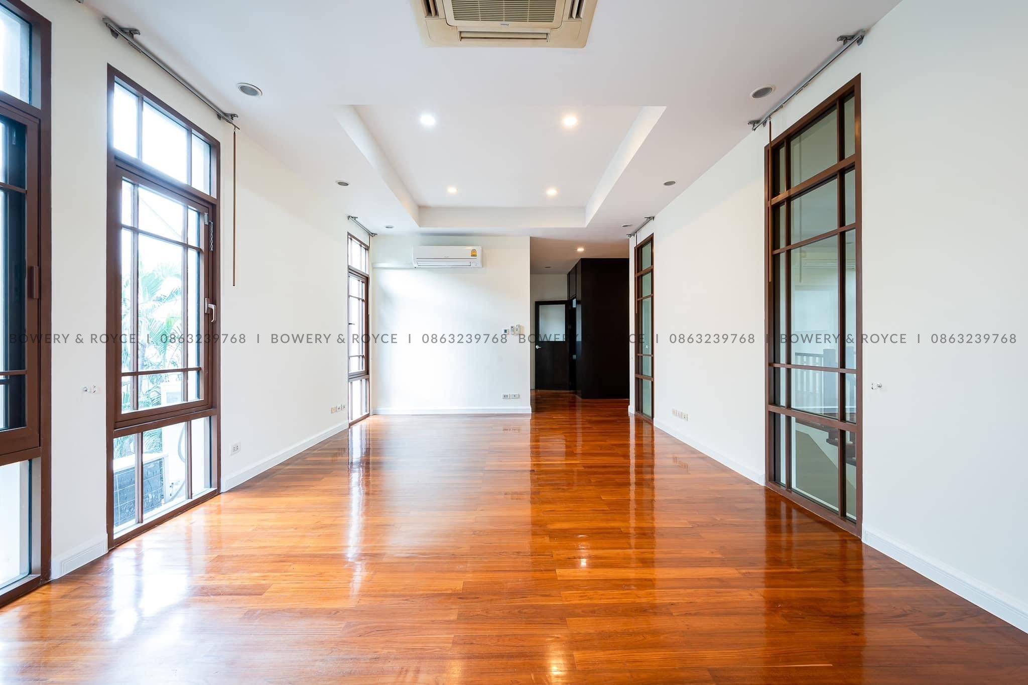 Modern Four Bedroom with Private Pool Detached House for Rent in Phra Khanong