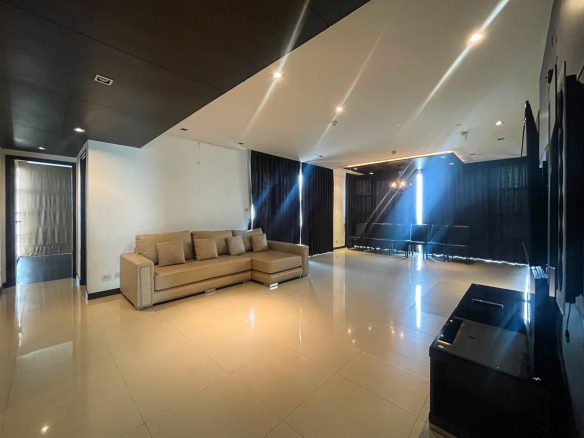 Exquisite Three Bedroom Condo for Rent in Thong Lor