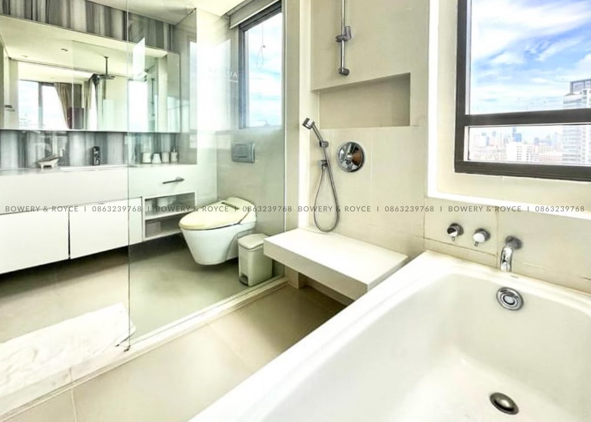 Modern One Bedroom Condo for Sale with Tenant at Aequa 49 Thong Lor