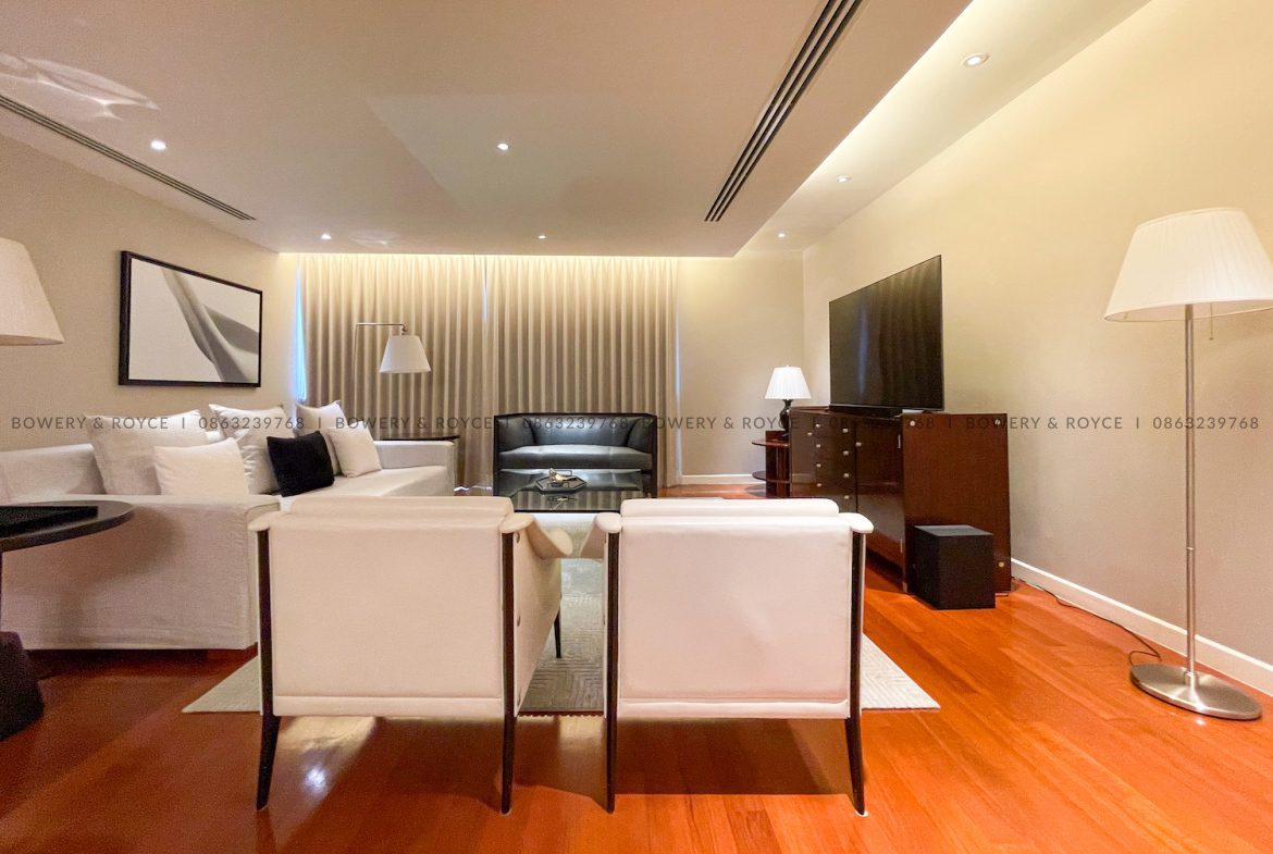 Exquisite Three Bedroom Plus Office Condo for Rent in Thong Lor