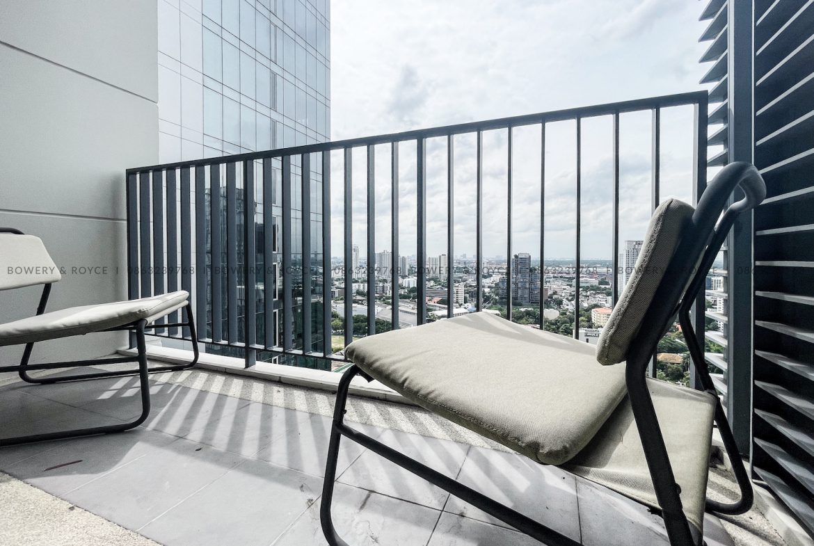 Modern Decor Two Bedroom Condo Close to BTS For Sale in Thong Lor