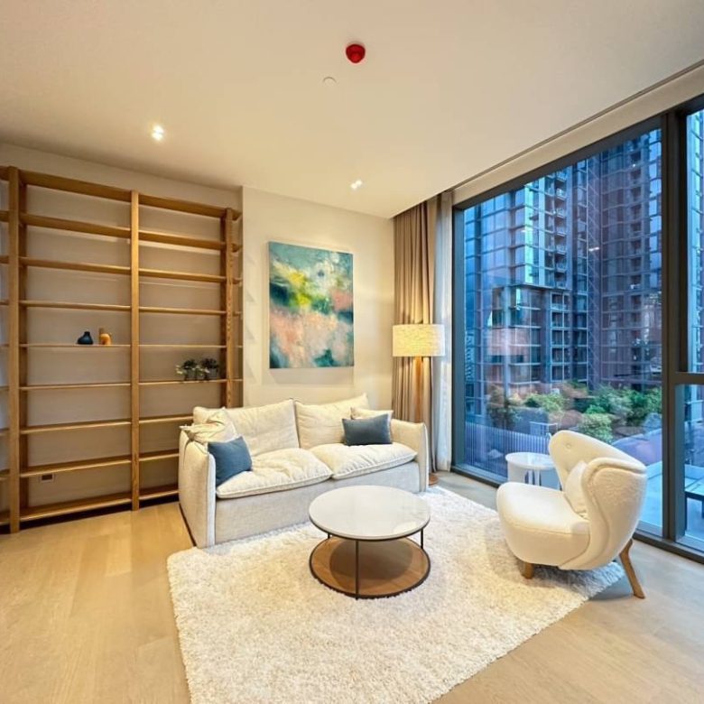 Beautiful One Bedroom Condo for Rent at the Strand Thong Lor