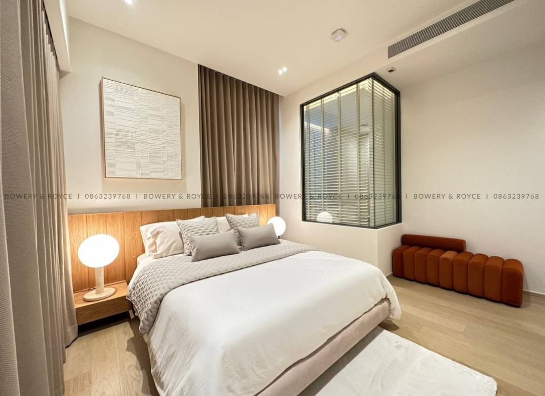 Beautiful One Bedroom Condo for Rent at the Strand Thong Lor