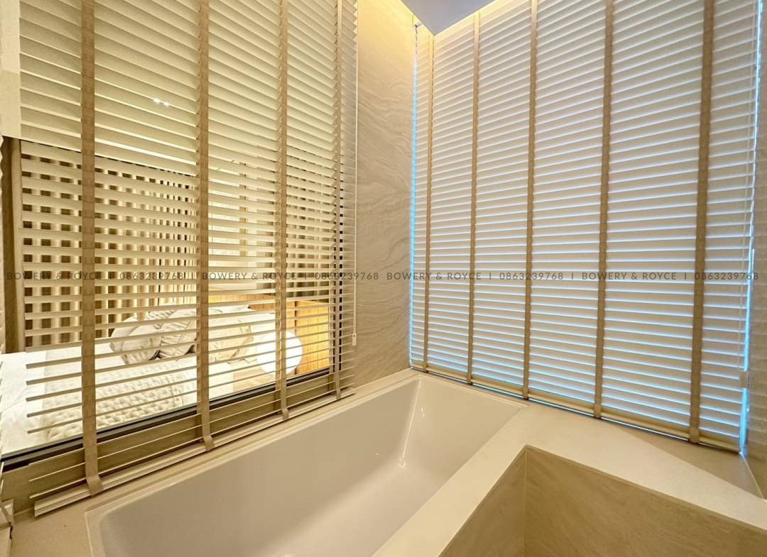 Beautiful One Bedroom Condo for Rent at the Strand Thong Lor