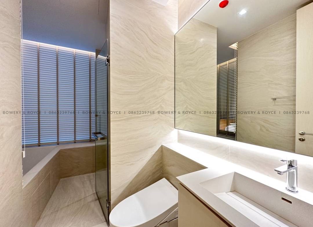 Beautiful One Bedroom Condo for Rent at the Strand Thong Lor