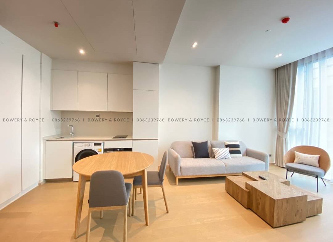 Contemporary One Bedroom Near BTS Condo for Rent at the Strand Thong Lor